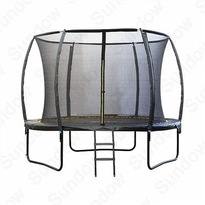 Trampoline i hagen