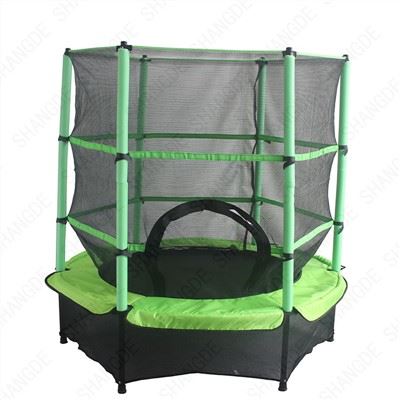 4,5 fots trampoline og kabinett for barn